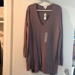 Vneck, tunic length, mauve sweater from Old Navy. Tags still on!